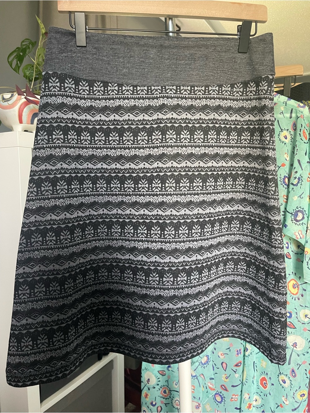 Kavu Black and Gray Patterned A-Line Skirt - Picture 3 of 6